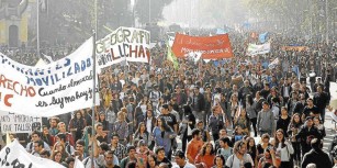 CHILE--Profesores-comienzan-paro-nacional-y-universitarios-se-suman-a-marcha-del-mi-rcoles